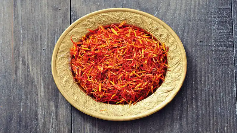 ساخت گلخانه زعفران
