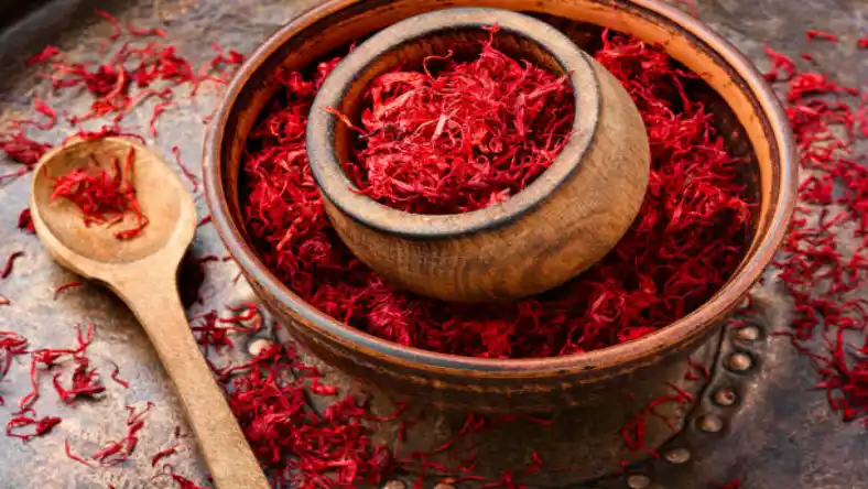 تجارت چمدانی زعفران به عمان