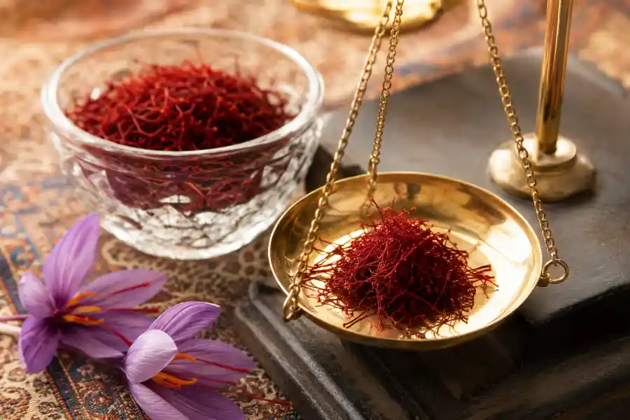 هر گرم زعفران چند است