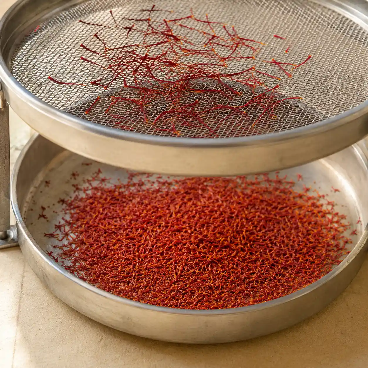 زعفران نگین سنتی خشک
