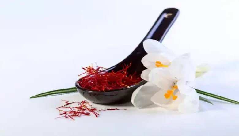 نور گلخانه زعفران