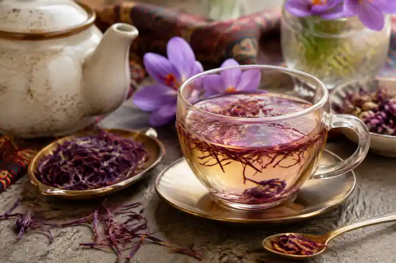 خواص دمنوش گلبرگ زعفران